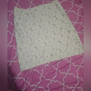 Size 12P Ann Taylor Cream Floral Lace Skirt.